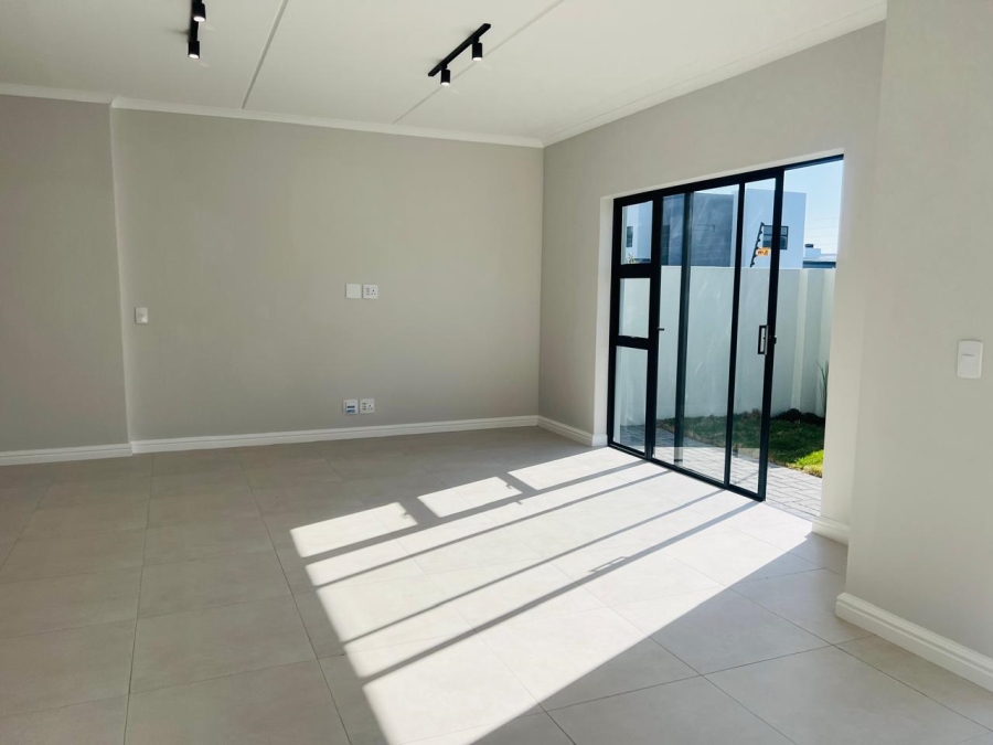  Bedroom Property for Sale in Sandown Western Cape